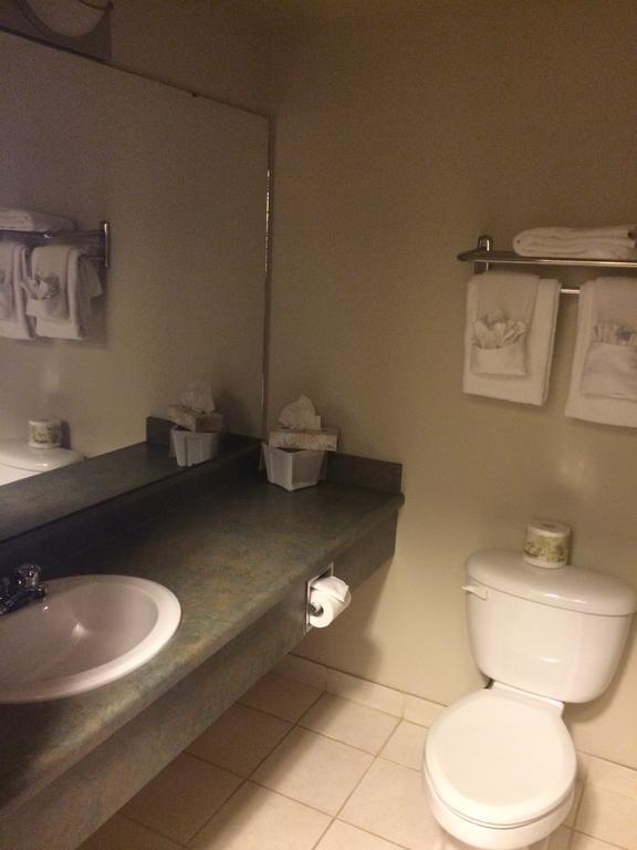 Foxwood Inn And Suites Fox Creek Habitación foto