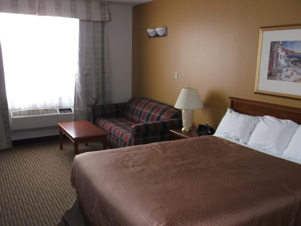 Foxwood Inn And Suites Fox Creek Habitación foto