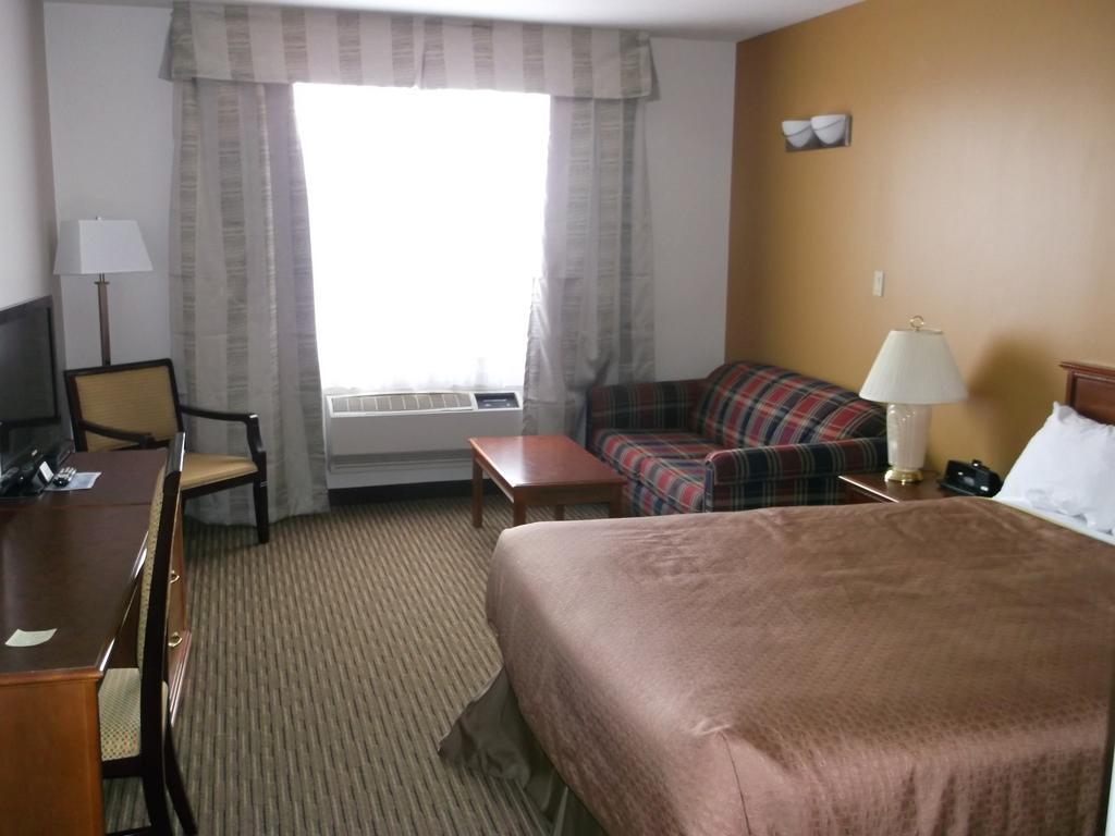 Foxwood Inn And Suites Fox Creek Habitación foto