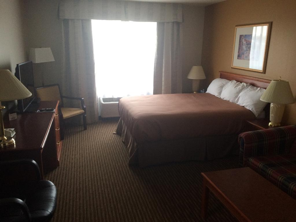 Foxwood Inn And Suites Fox Creek Habitación foto