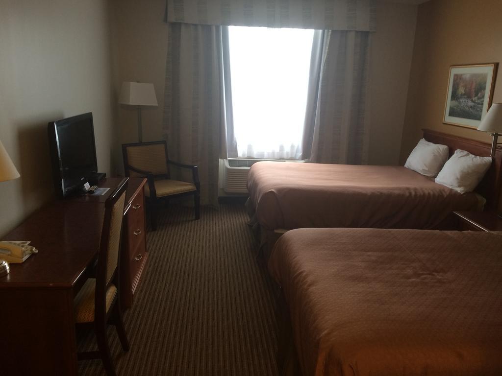 Foxwood Inn And Suites Fox Creek Habitación foto